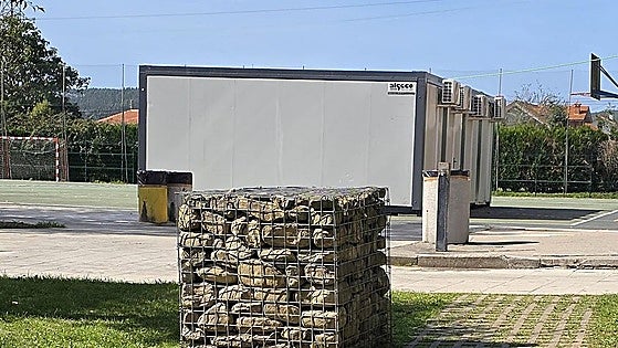 Educación mantiene los barracones en el instituto de Solares y el colegio de Liendo