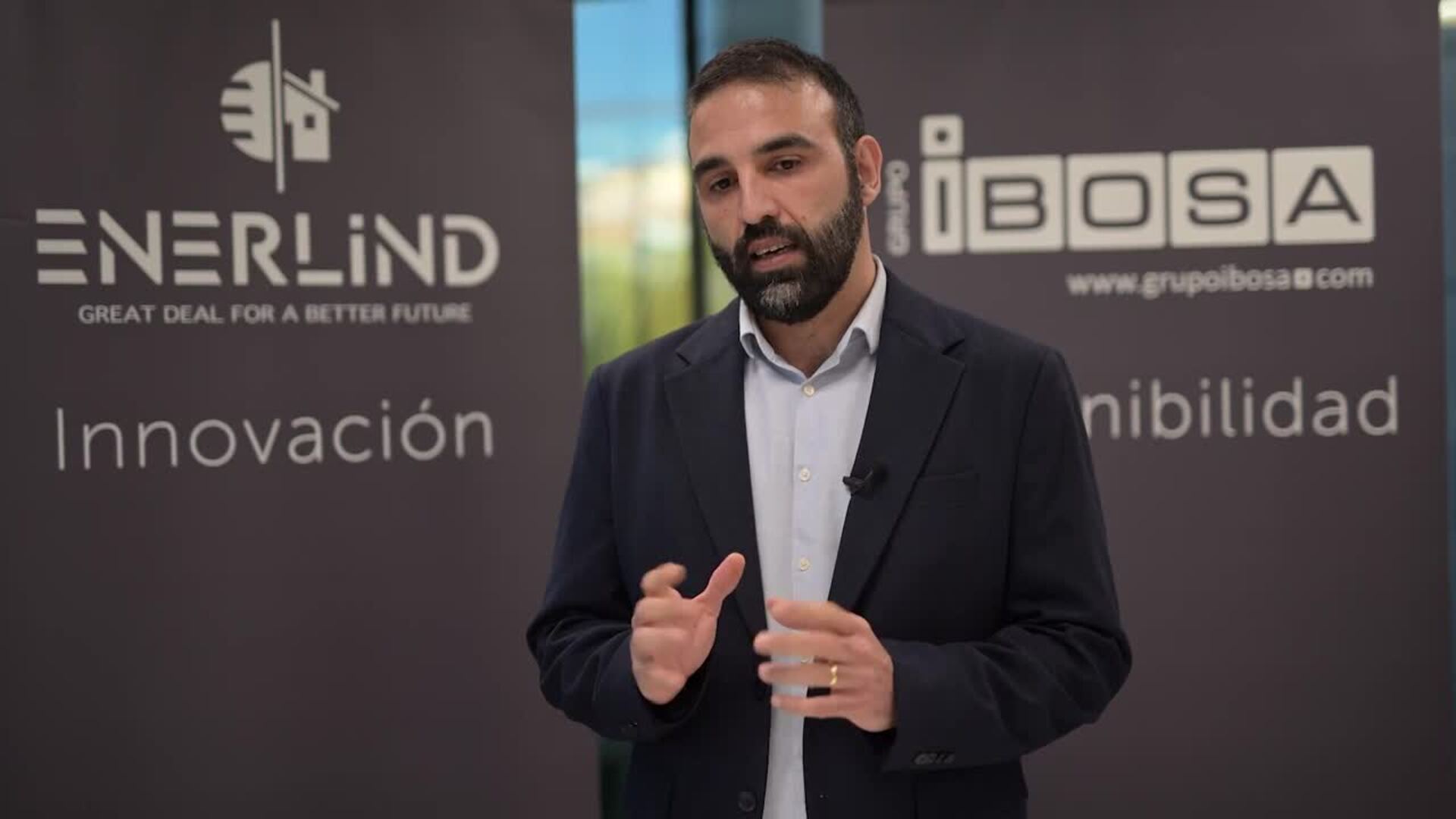 Grupo IBosa y Enerlind se alían para llevar la fotovoltaica también a pisos a través de persianas