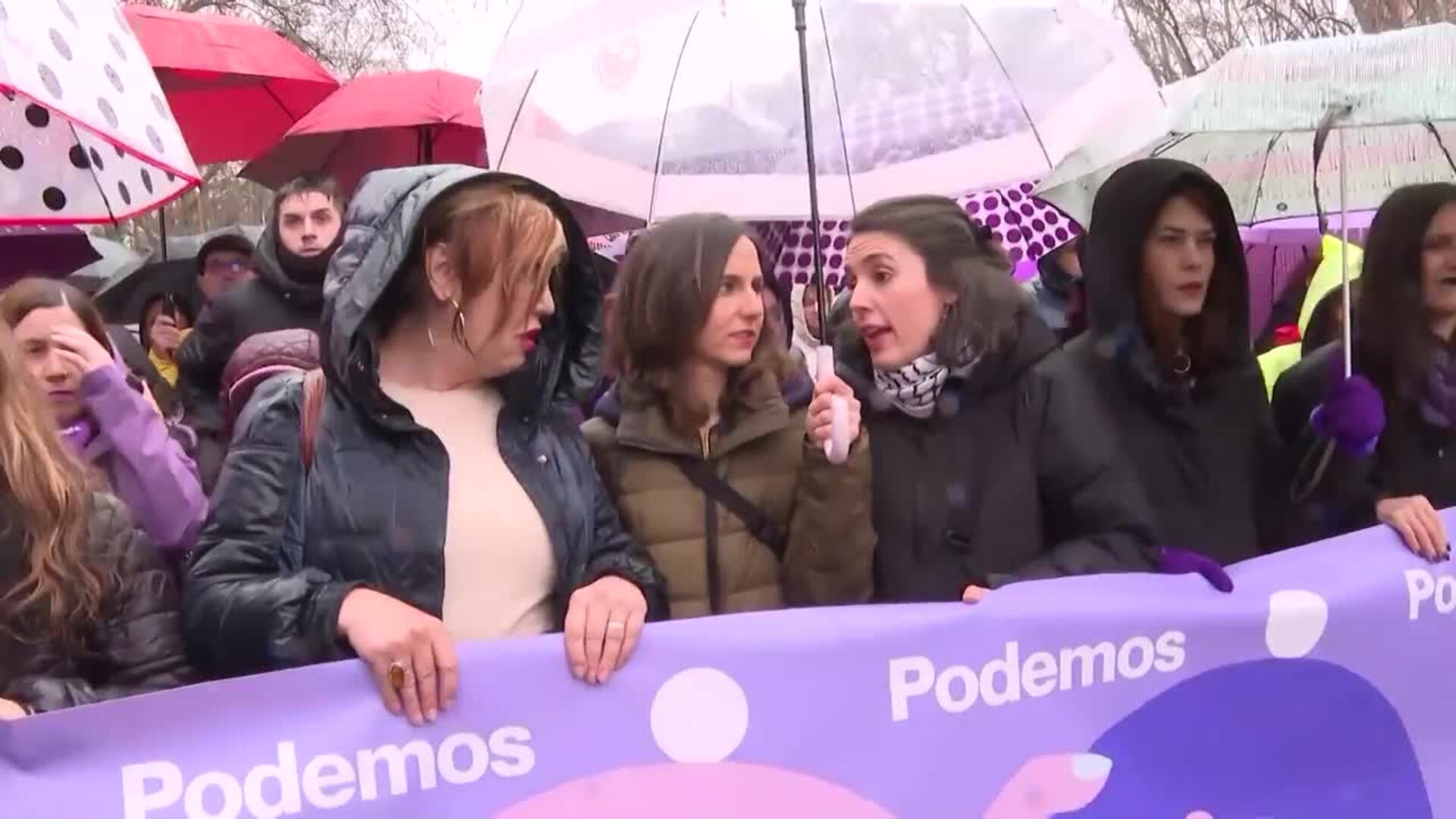 Partidos políticos defienden la igualdad en la marcha feminista de la Comisión 8M
