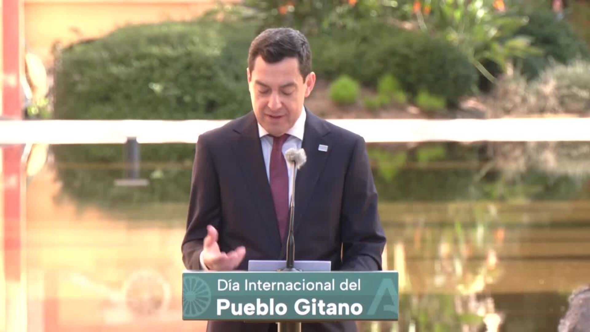 Moreno celebra el Día del Pueblo Gitano destacando su vínculo con Andalucía.