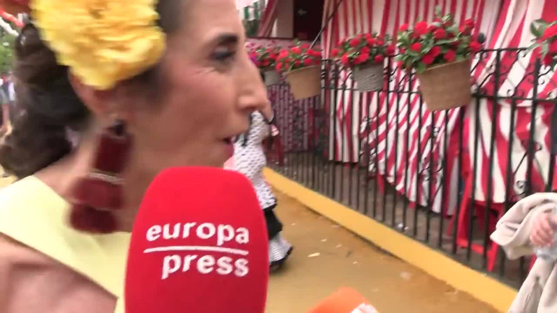 Paz Padilla no deja indiferente a nadie en la Feria de Abril