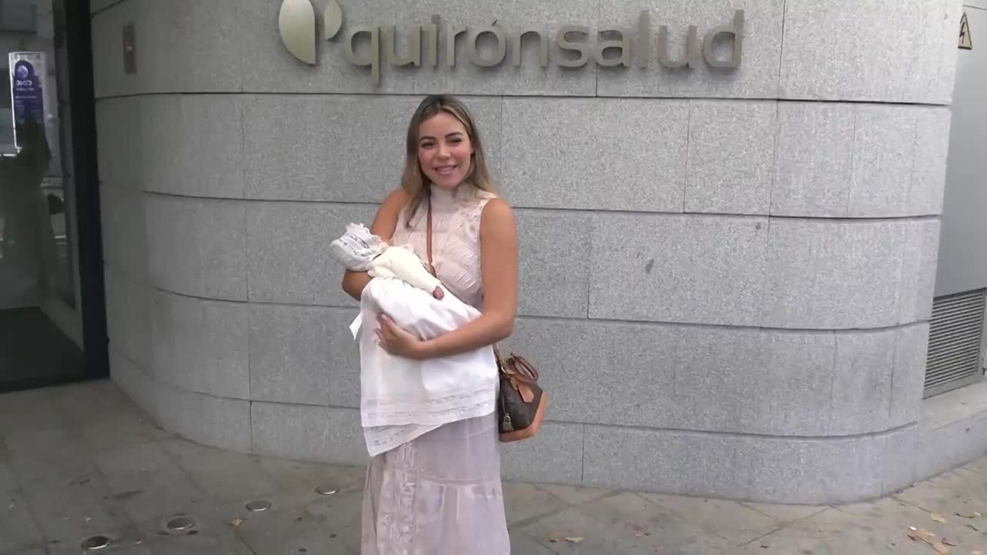 Alba Silva celebra la despedida de soltera de su amiga, aunque sin olvidar a su hija