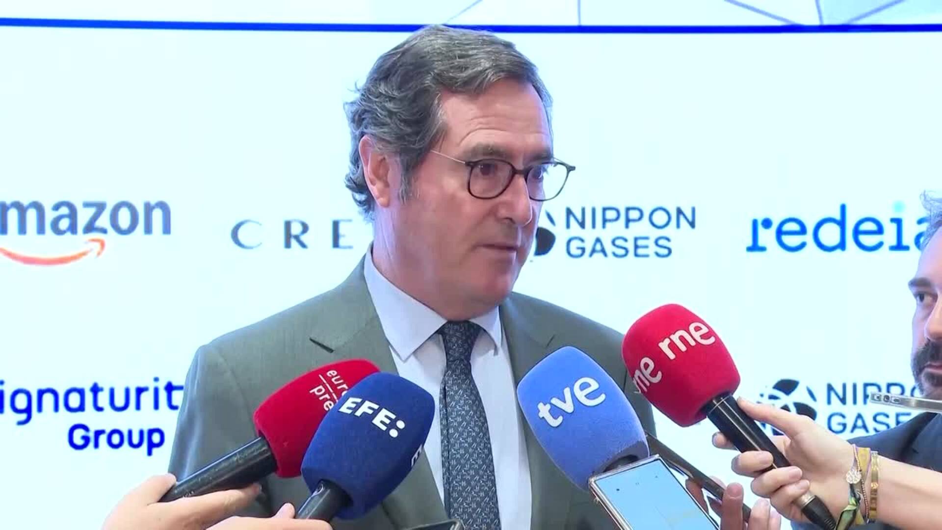 Garamendi (CEOE) urge al Gobierno a que "decida ya" en la OPA del BBVA al Sabadell