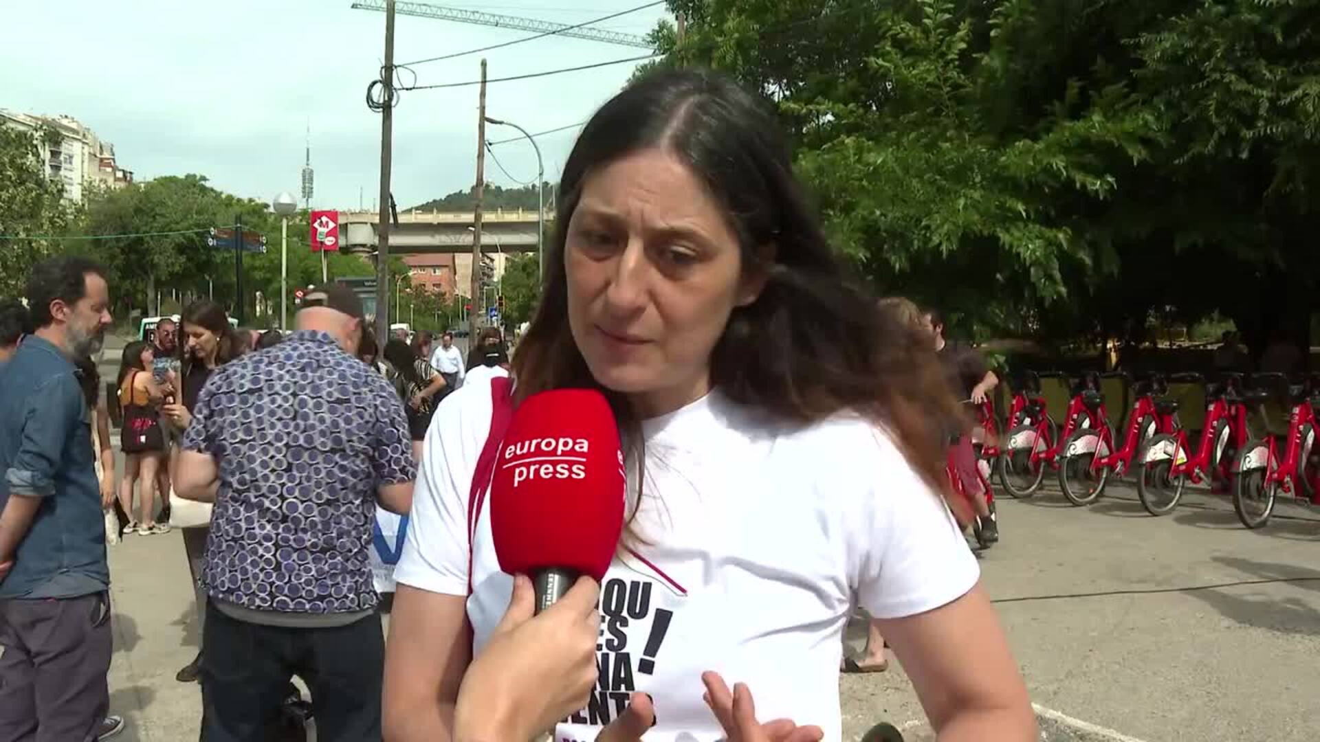 Vecinos y docentes de Vallcarca piden detener el desalojo de unas fincas ocupadas