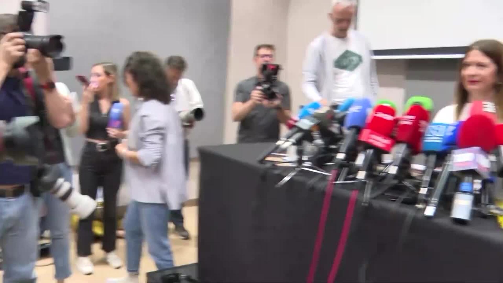 Polémica rueda de Leire Díez: Del "ni fontanera, ni cobarde" a la aparición sorpresa de Aldama