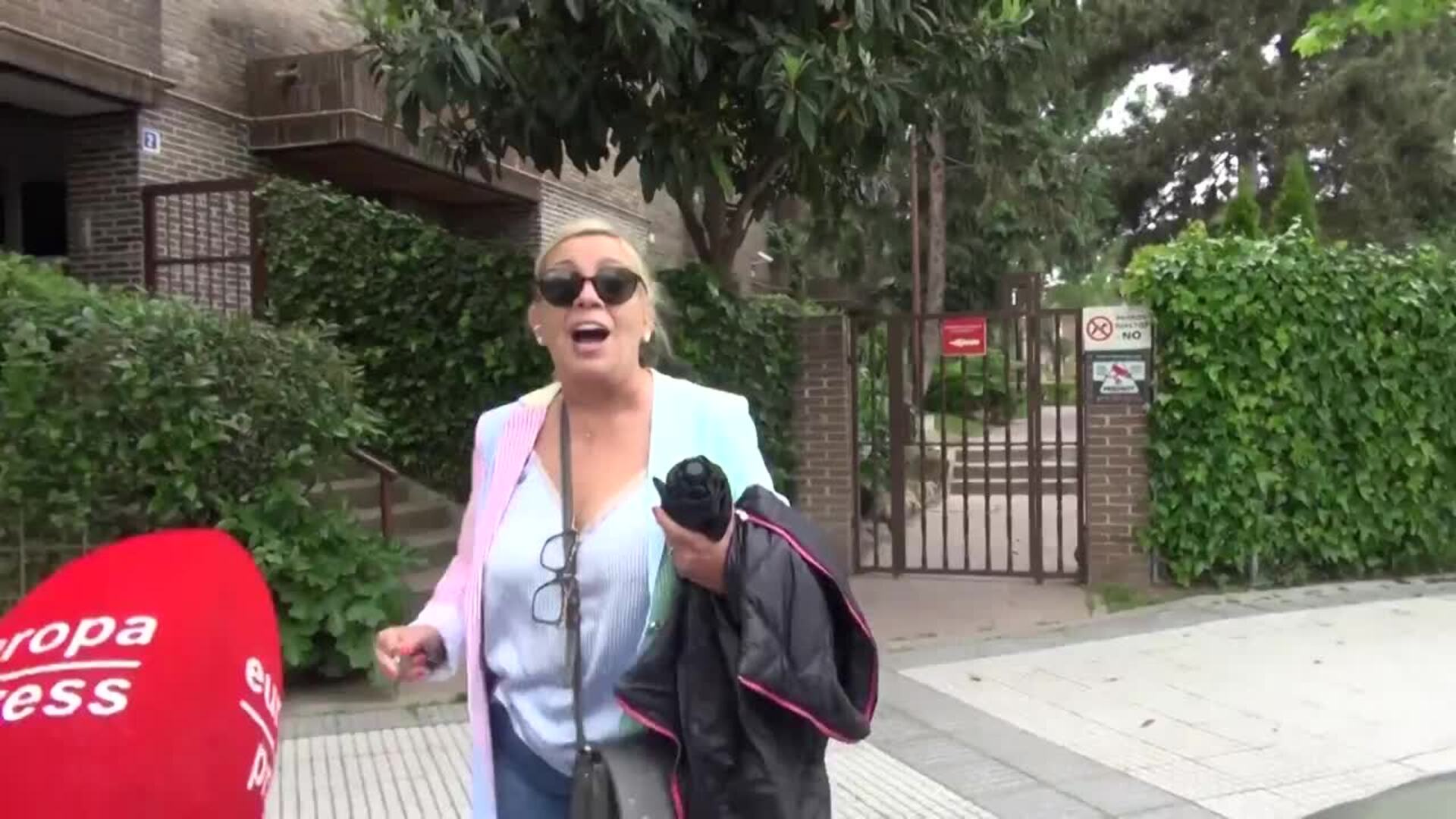 Carmen Borrego, emocionada, arropa a Raphael en su reaparición en Mérida