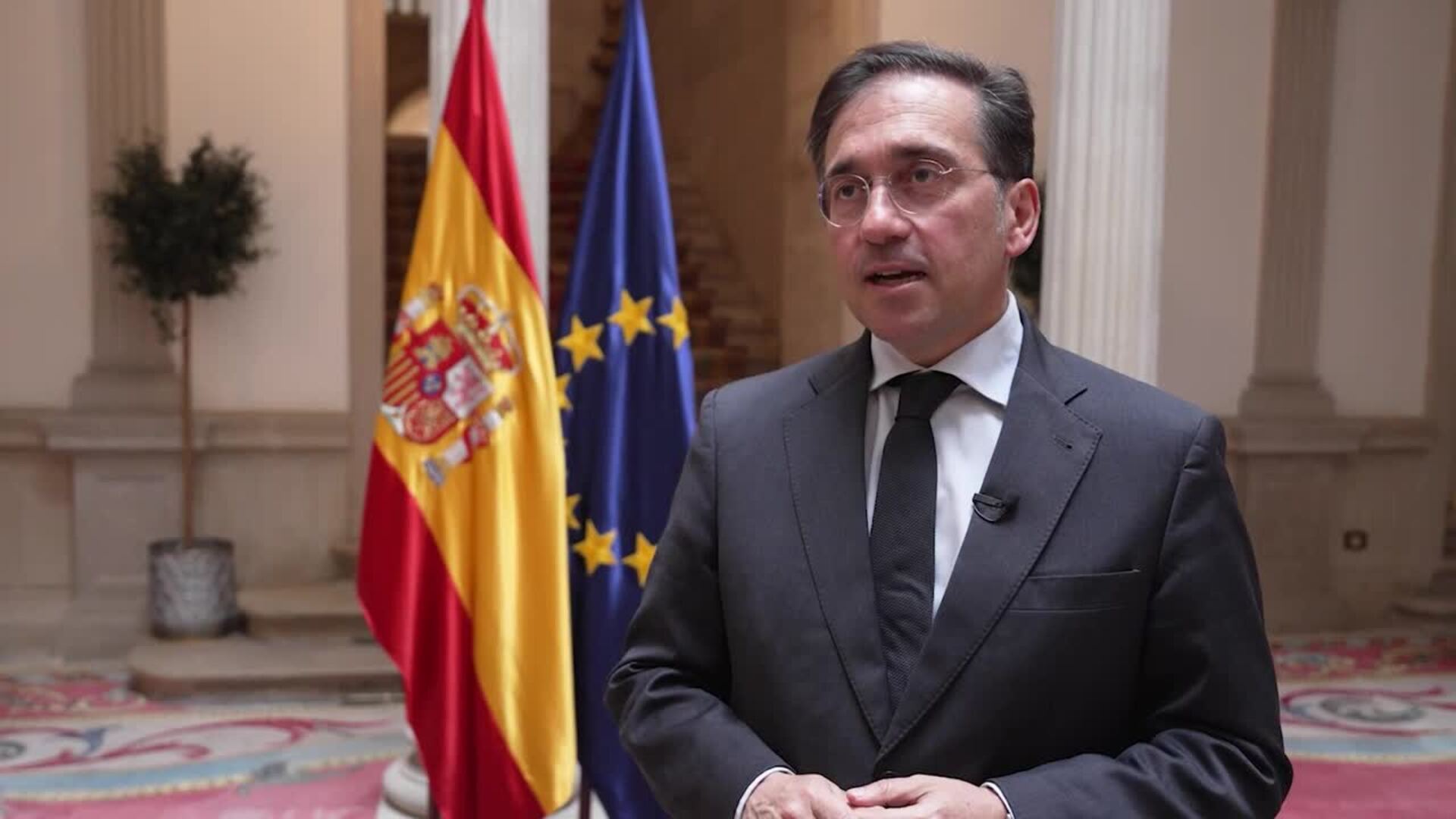 Albares anuncia la evacuación de 40 españoles desde Irán a Armenia