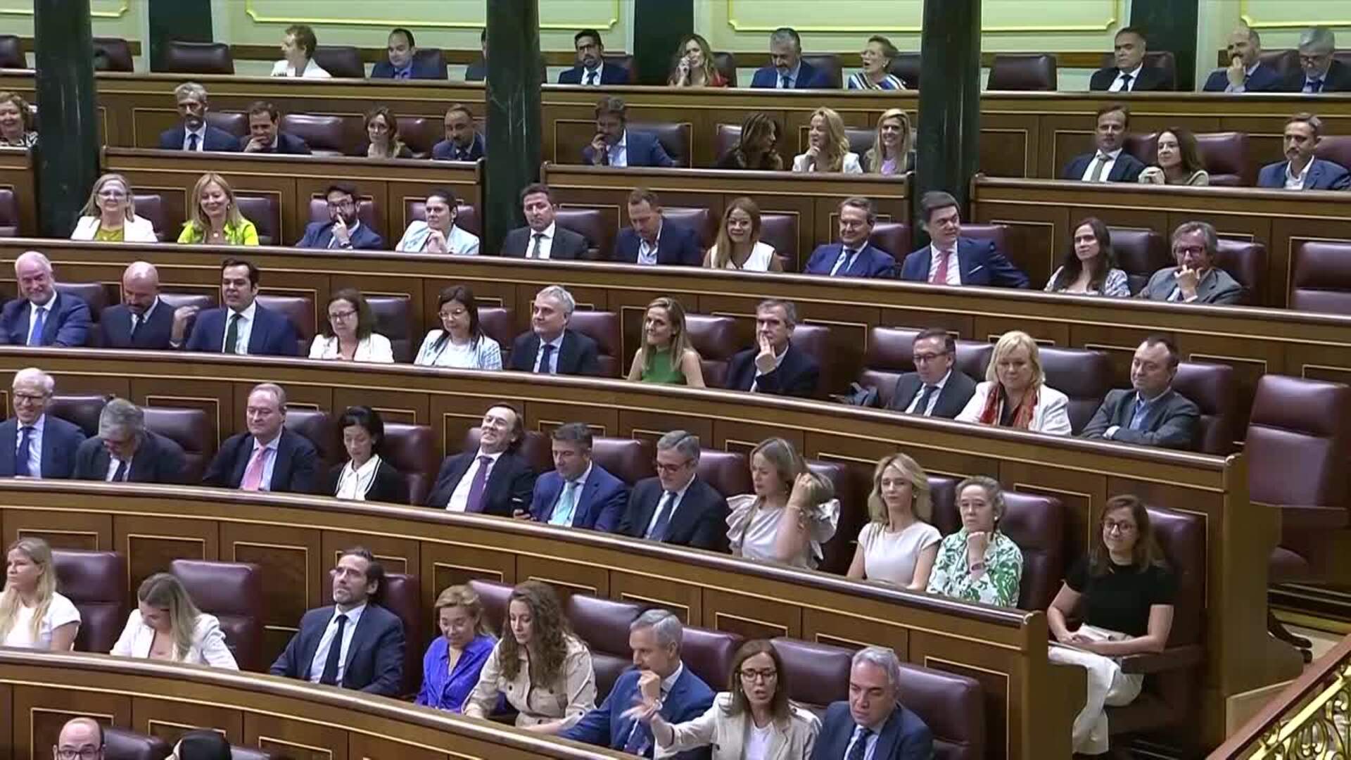 Gritos de "cómplices" a los miembros de Sumar desde la bancada del PP