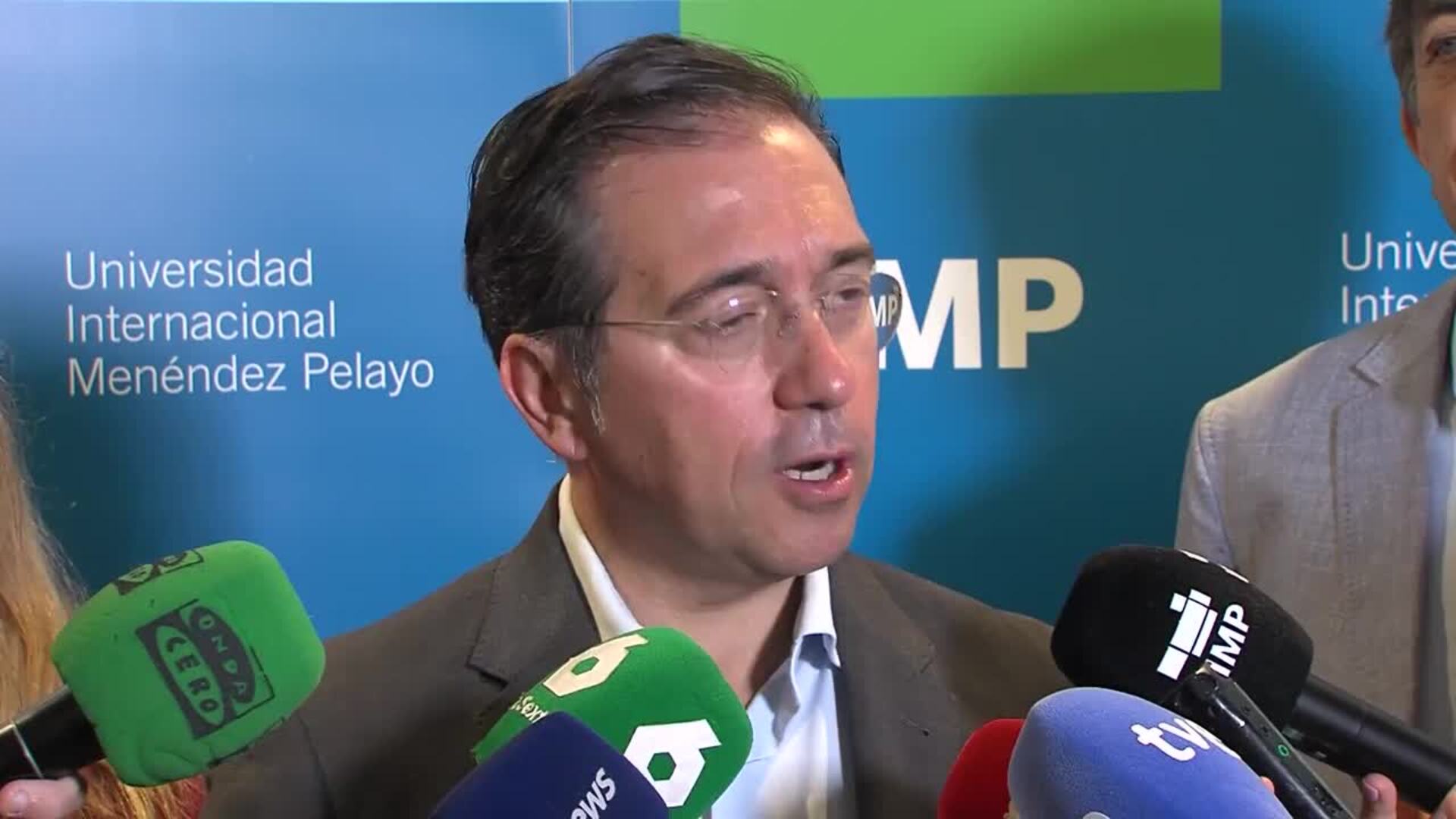 Albares no espera un alto el fuego en Ucrania aunque España apoyaría "cualquier posibilidad"