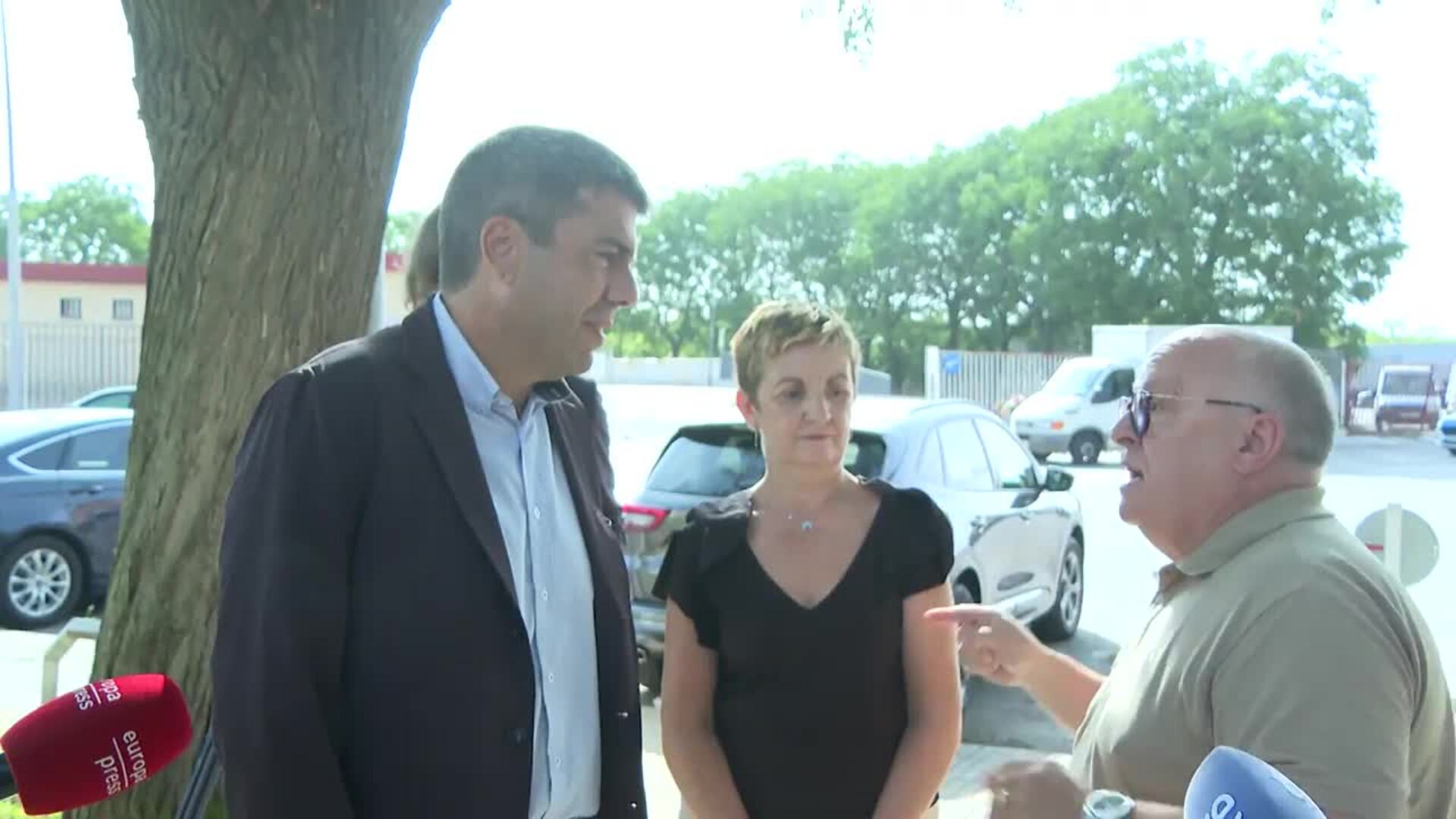 Un ciudadano reprocha a Mazón "dejadez" en la dana y le emplaza a darle explicaciones