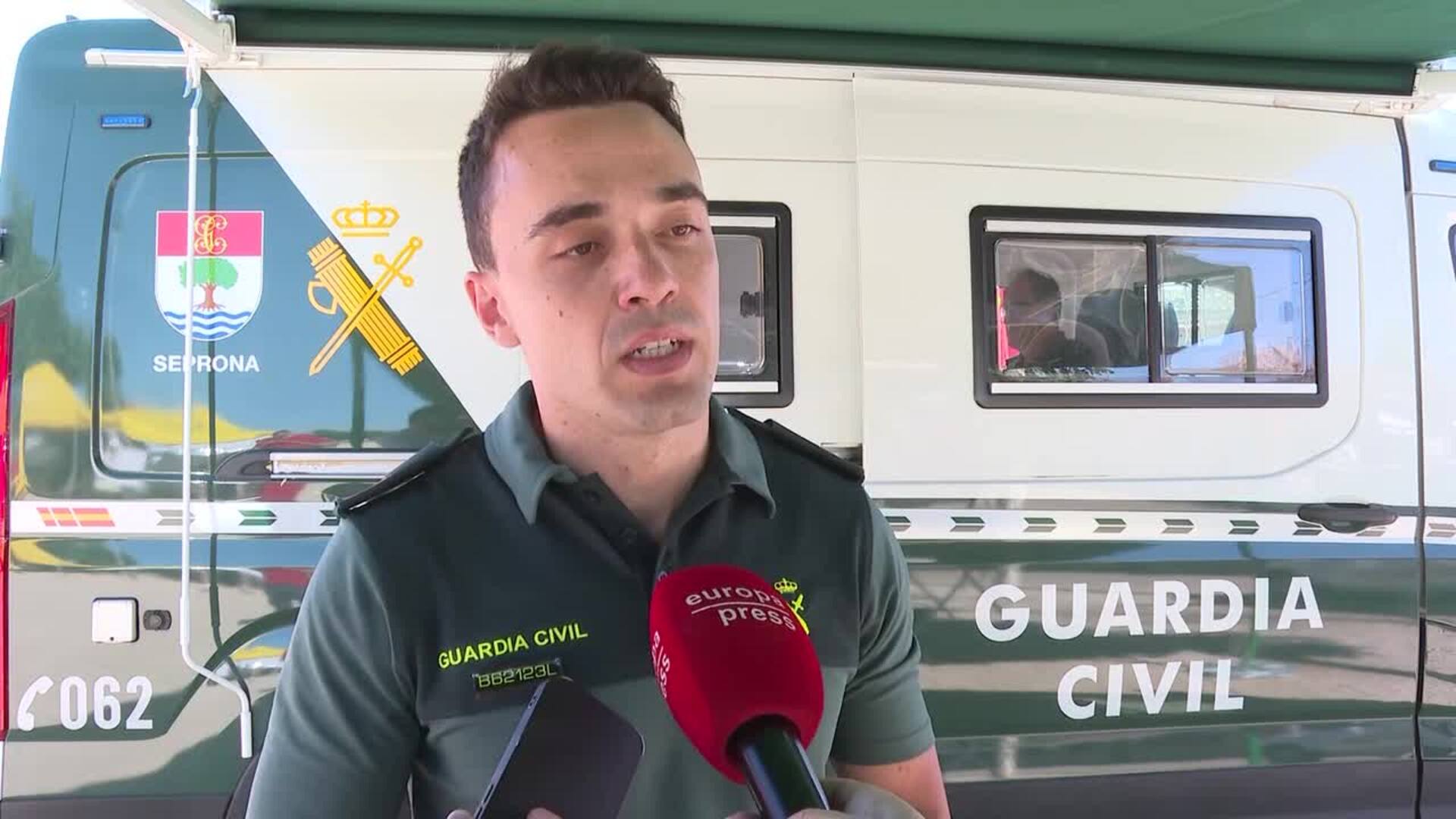 La Guardia Civil desaloja la urbanización de Calipo-Fado durante el incendio de Méntrida