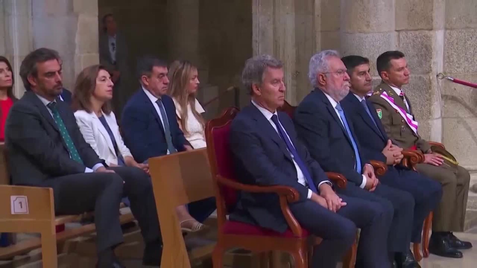 El arzobispo de Santiago tacha de "inaceptable" usar a migrantes como "arma política"