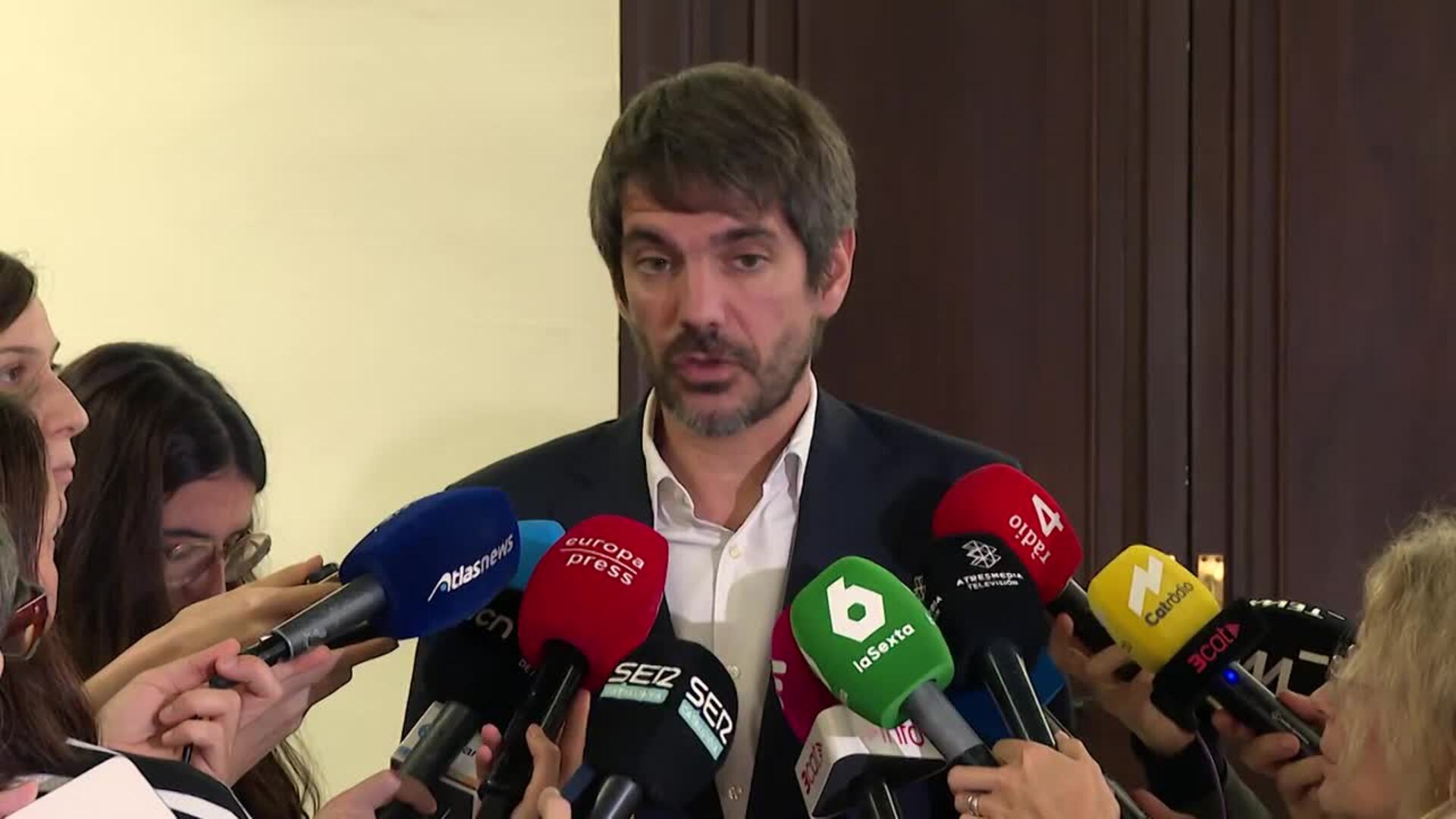 Urtasun subraya que la Fundación Franco no cumple con la ley por "humillación" a las víctimas