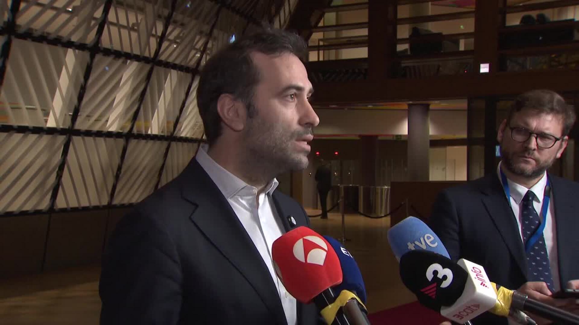 El Gobierno vigilará que el ERE de Telefónica se negocie "de la mano" de los sindicatos