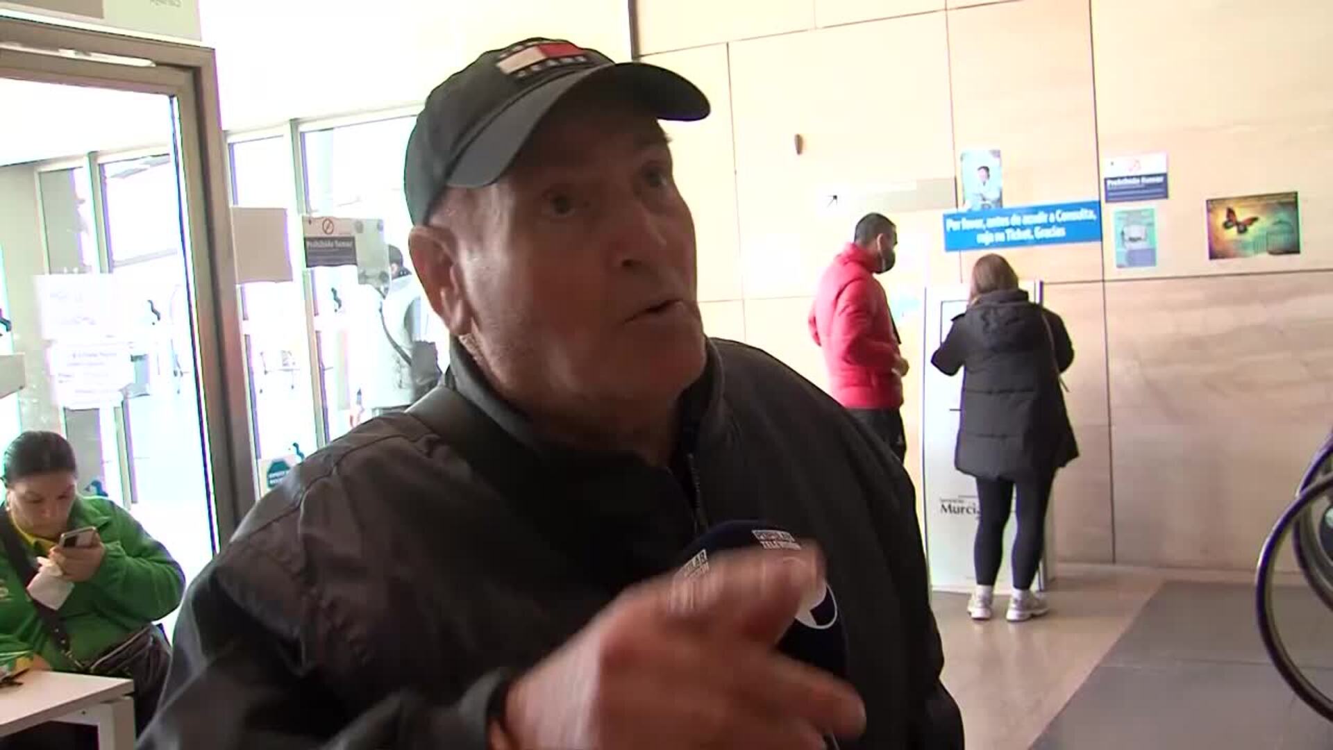 Los bomberos extinguen el incendio declarado en el Hospital Santa Lucía de Cartagena (Murcia)