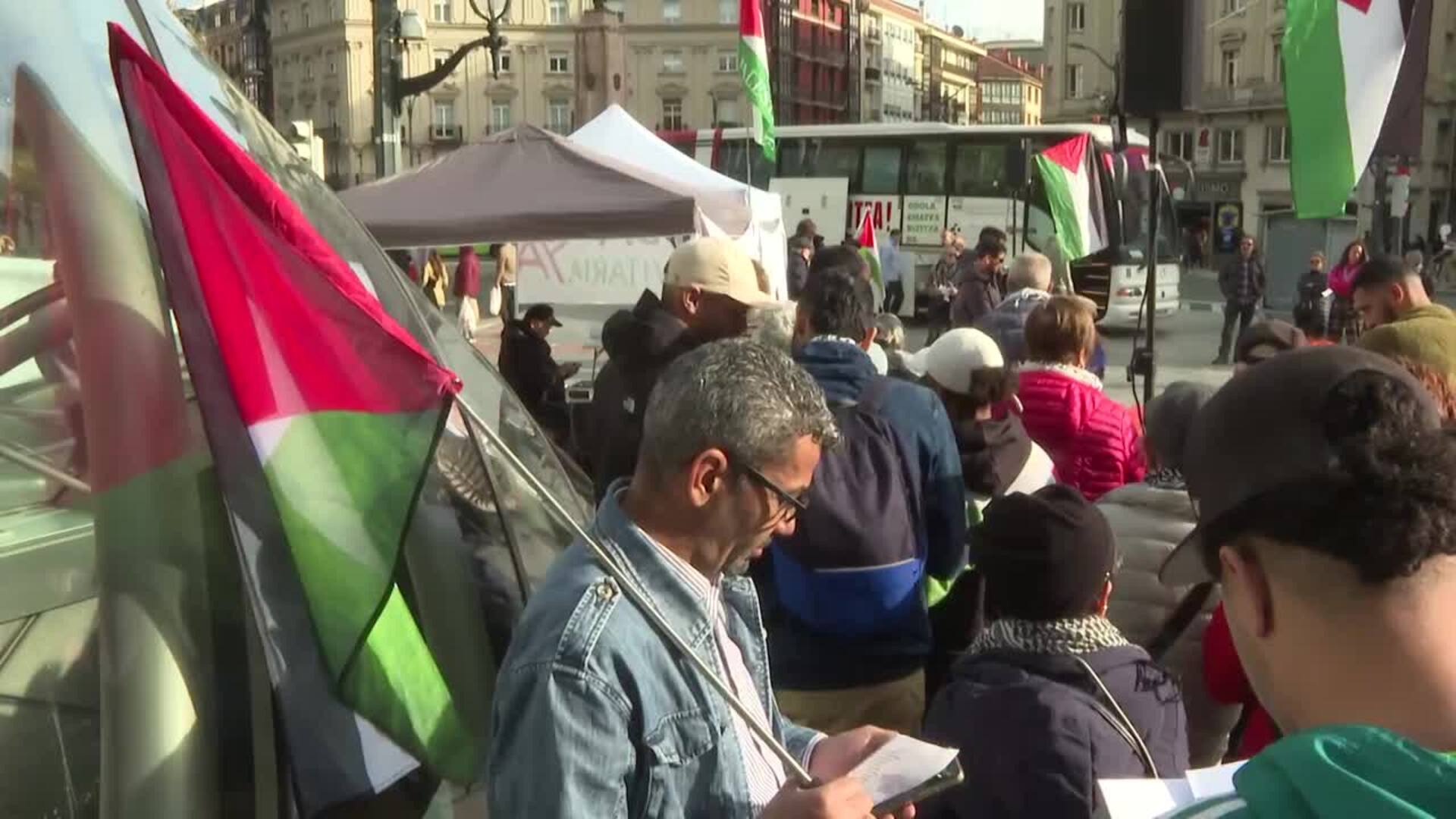Lectura de 13 horas en Bilbao de los nombres de los 20.000 niños asesinados en Gaza