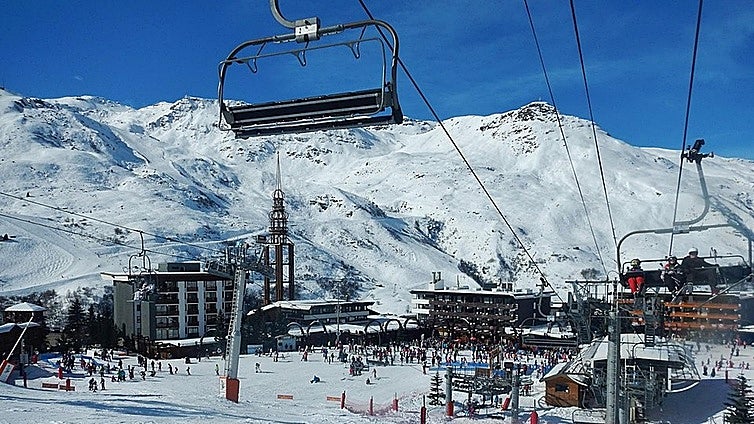 Muere un cántabro en un accidente cuando esquiaba en Los Alpes franceses
