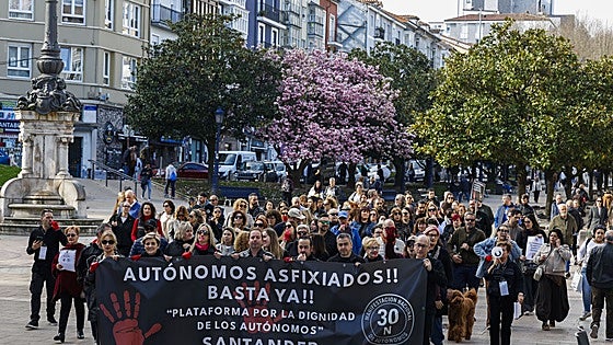 Más de 12.000 autónomos de Cantabria pagarán 135 euros más al mes en sus cuotas