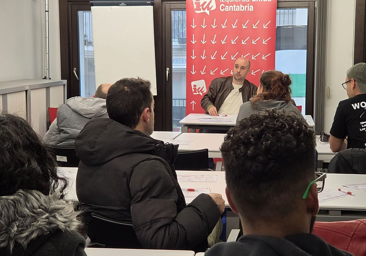 Un momento de la charla celebrada en Torrelavega.