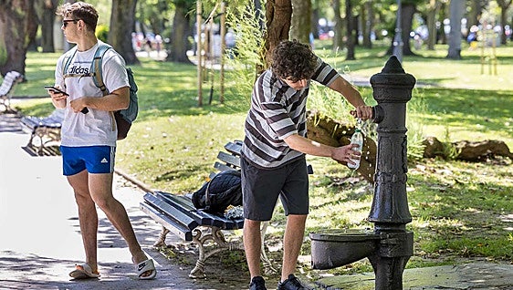 Cantabria vuelve a rozar los 30 grados con las playas llenas