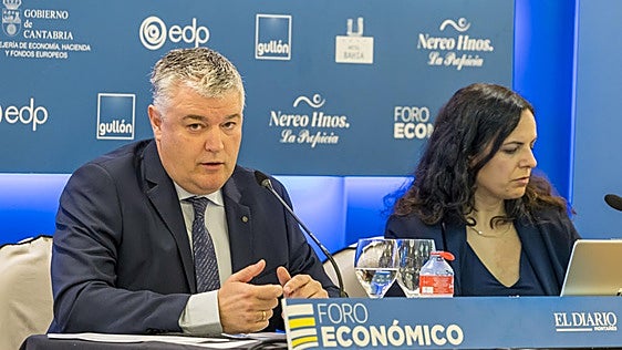 Agüeros avisa de que si el Ministerio no apoya los proyectos industriales en cartera lastrará el crecimiento de Cantabria