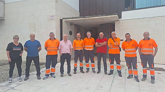 Los trabajadores de basuras de Bezana en huelga: «Teníamos el compromiso de que habría subidas salariales»