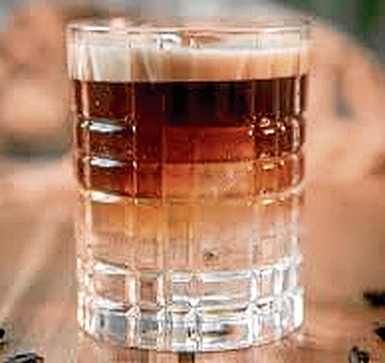 Un expreso con tónica, el combinado perfecto para una noche de verano
