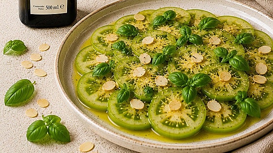 Carpaccio de tomate verde, albahaca y almendra