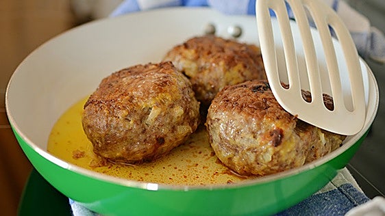 Unas albóndigas rellenas de buen queso de Cantabria