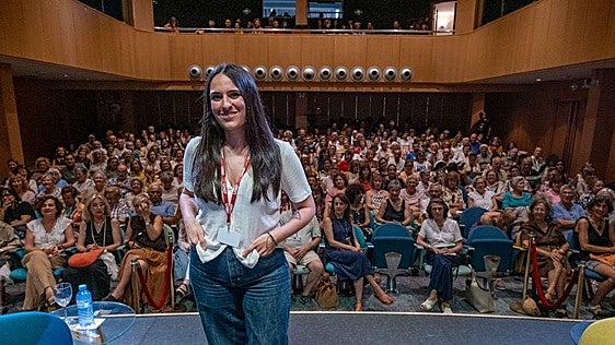 Lucía Solla: «Cualquier historia personal puede ser universal, solo hay que saber escribirla» 