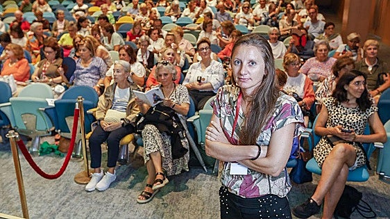 «Los que escribimos solo contamos con la palabra para lograr la emoción»