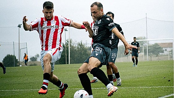 La Gimnástica cae en su estreno ante un Sporting superior