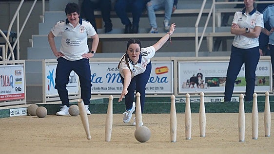 Noemí Pelayo se lleva el Trofeo Laboratorios VIR ante Laura Abascal