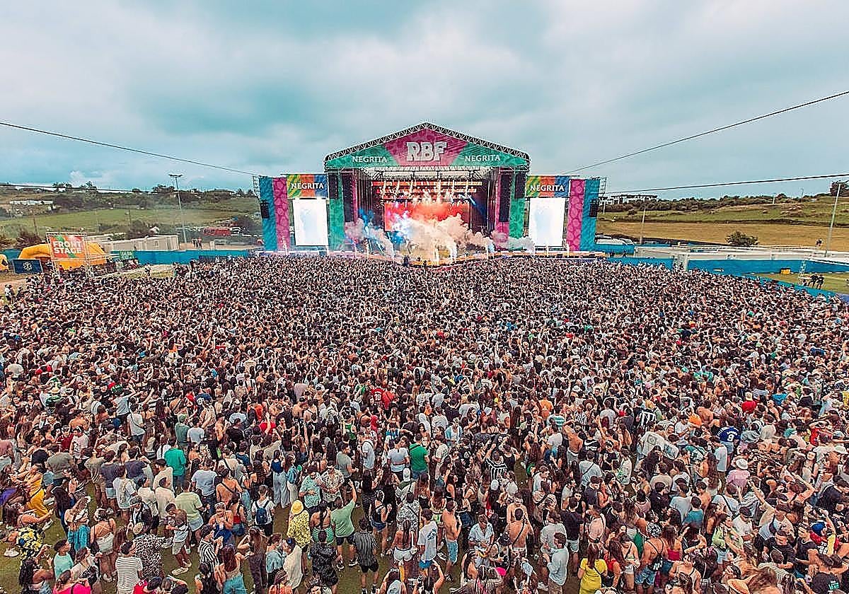 Los afectados por la cancelación del Reggaeton Beach Festival en Santander siguen sin poder recuperar el dinero de las entradas