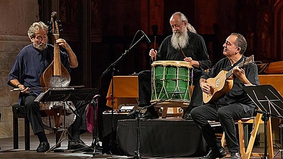 Malestar del público por la confusa convocatoria del concierto de Jordi Savall en Santillana