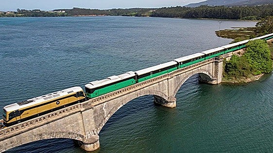 Renfe prueba con éxito los combustibles renovables en el tren turístico Costa Verde