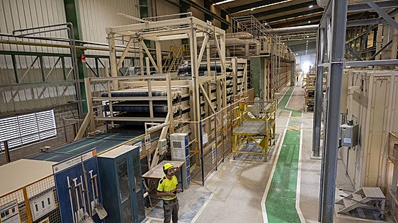 La multinacional suiza Holcim se hace con la planta de fibroyeso de James Hardie en Orejo, la más grande de Europa