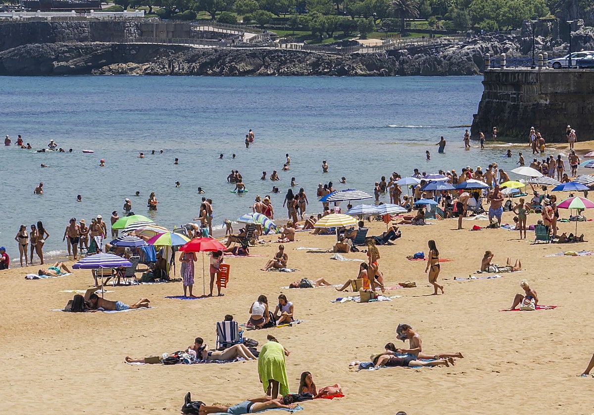 Extreme Heatwave Hits Cantabria: Record-Breaking Temperatures and Tropical Nights