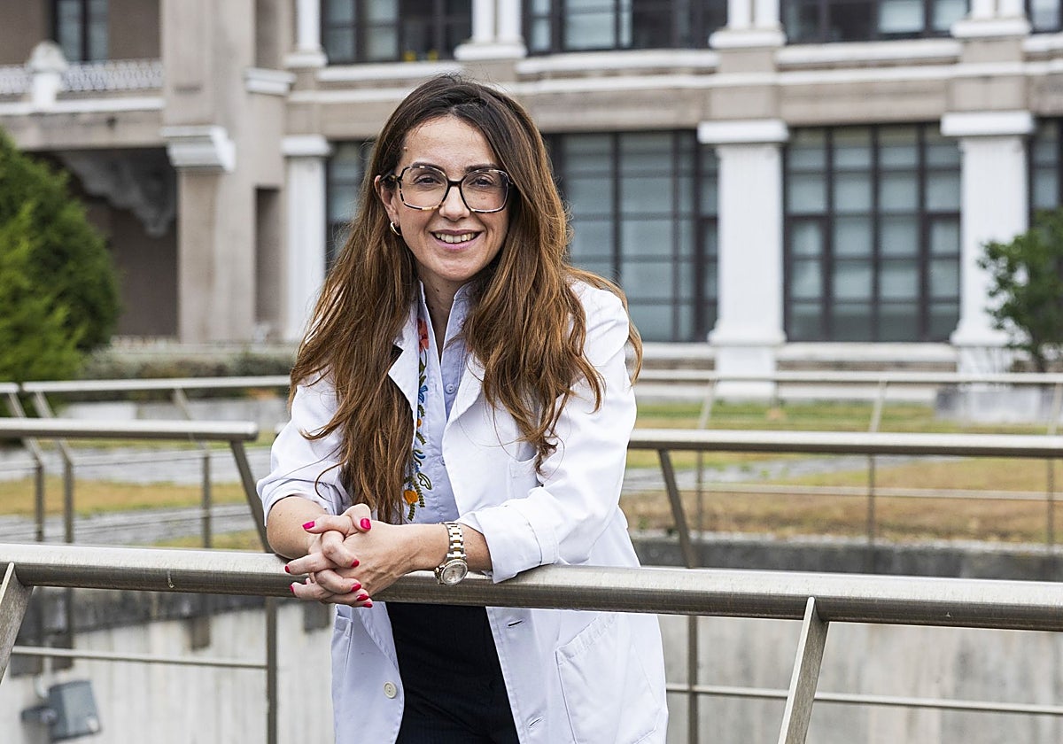 La hematóloga Sonia González de Villambrosia, en Valdecilla.