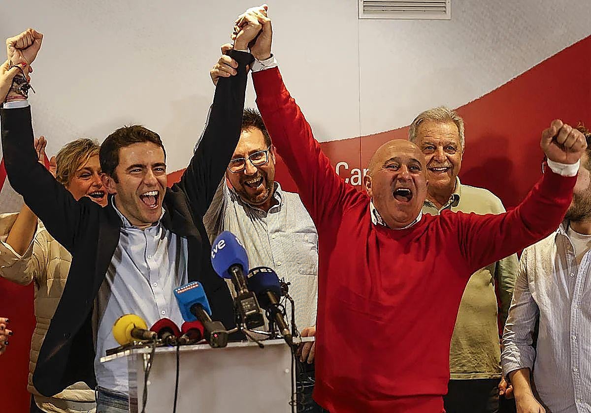 Casares y Molleda celebran la victoria en las primarias del año pasado.