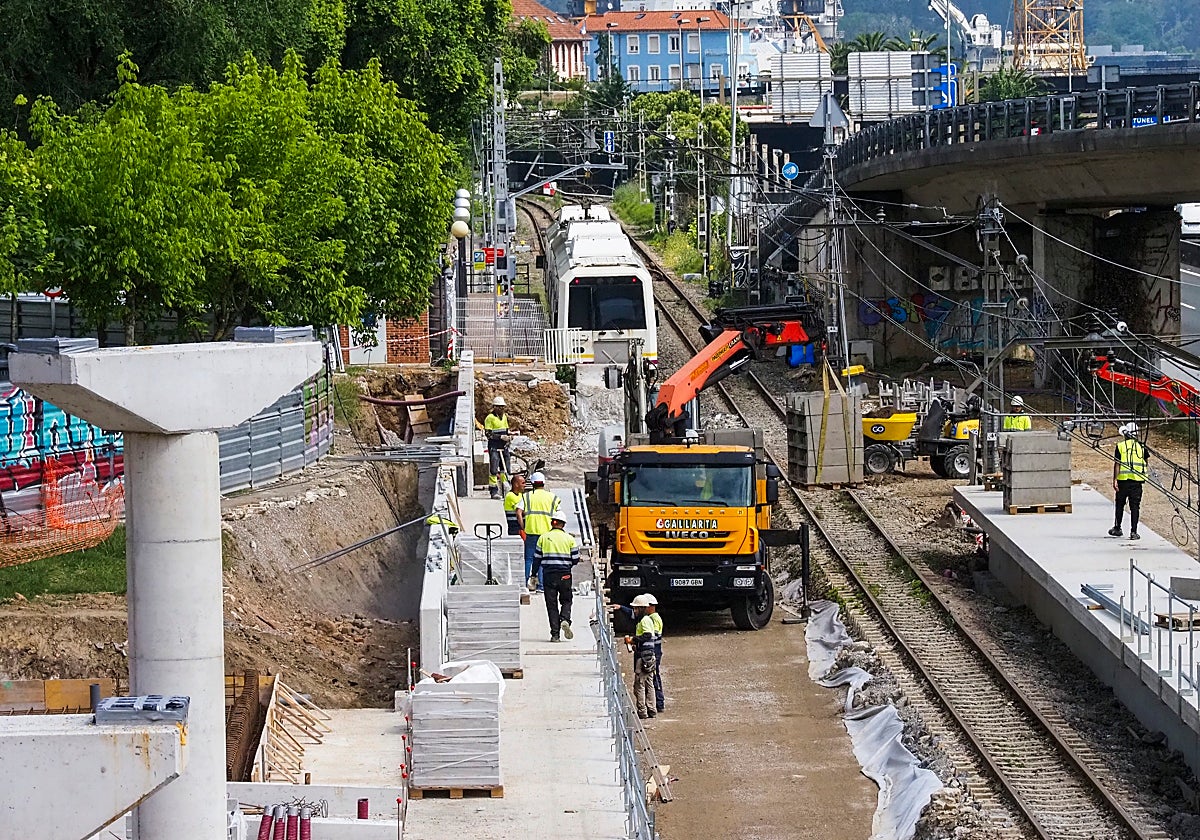 Continúan las obras en el tramo entre El Astillero y Orejo.
