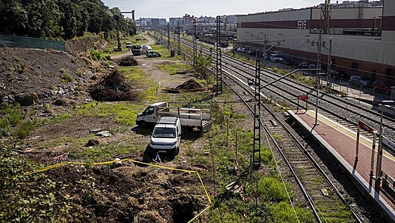 Adif prepara el terreno para la primera obra de la integración ferroviaria de Santander