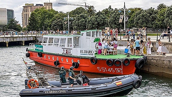 Este viernes también estará prohibido subir alcohol en las lanchas para evitar el macrobotellón en El Puntal
