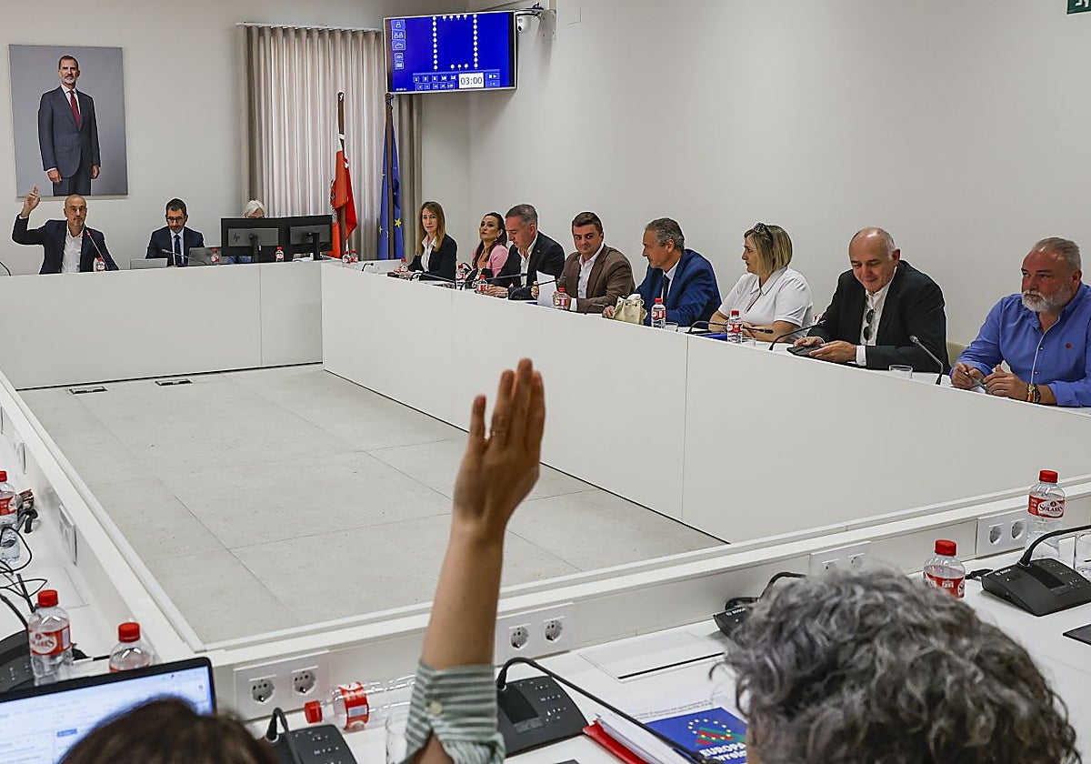 La oposición cuestiona «las formas y los plazos» del modificado presupuestario en Torrelavega
