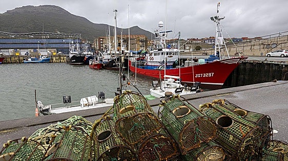 La flota sigue en caída y cierra el año pasado con 103 barcos, un 23% menos que hace una década