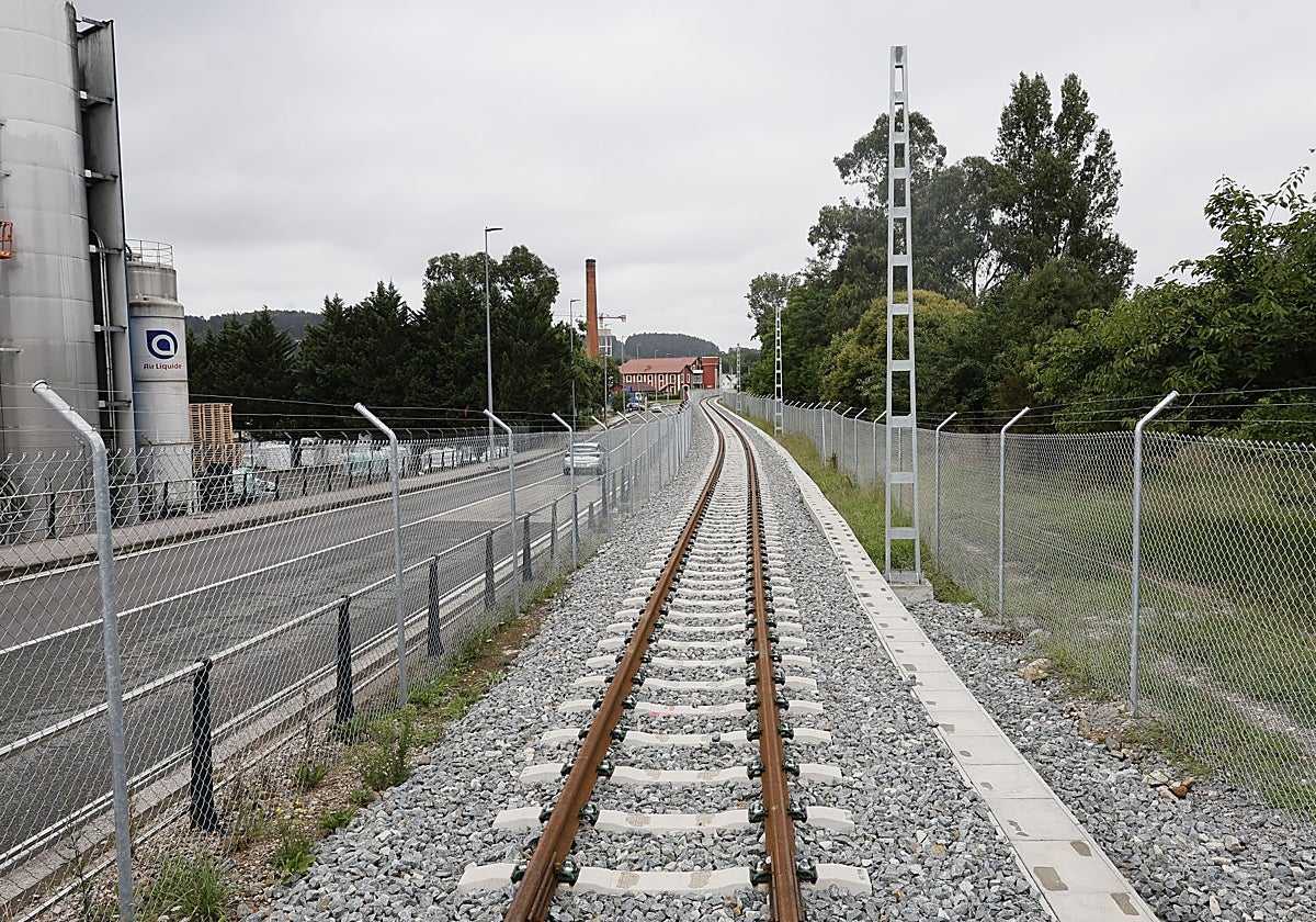 Adif termina la obra del desvío del tren de Torrelavega, que queda a la espera del soterramiento