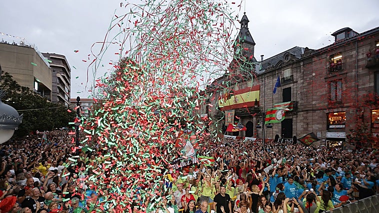 La Patrona suma un día de fiesta y reunirá a 741 peñas en las calles de Torrelavega