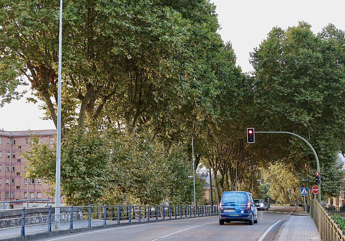 La carretera entre el Crucero de Boo y La Vegana,