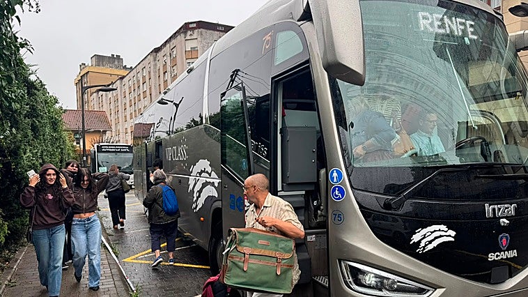 Confusión con los horarios en el primer día de transbordos entre Reinosa y Maliaño