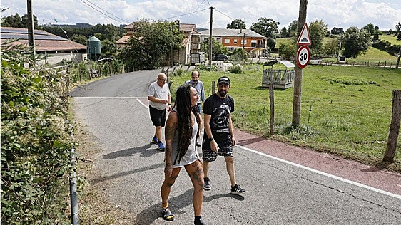 Torrelavega inaugura en San Ramón su plan para restaurar viales en mal estado